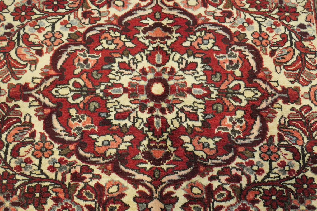 3' 5" x 4' 9" Persian Hosseinabad Rug image 8