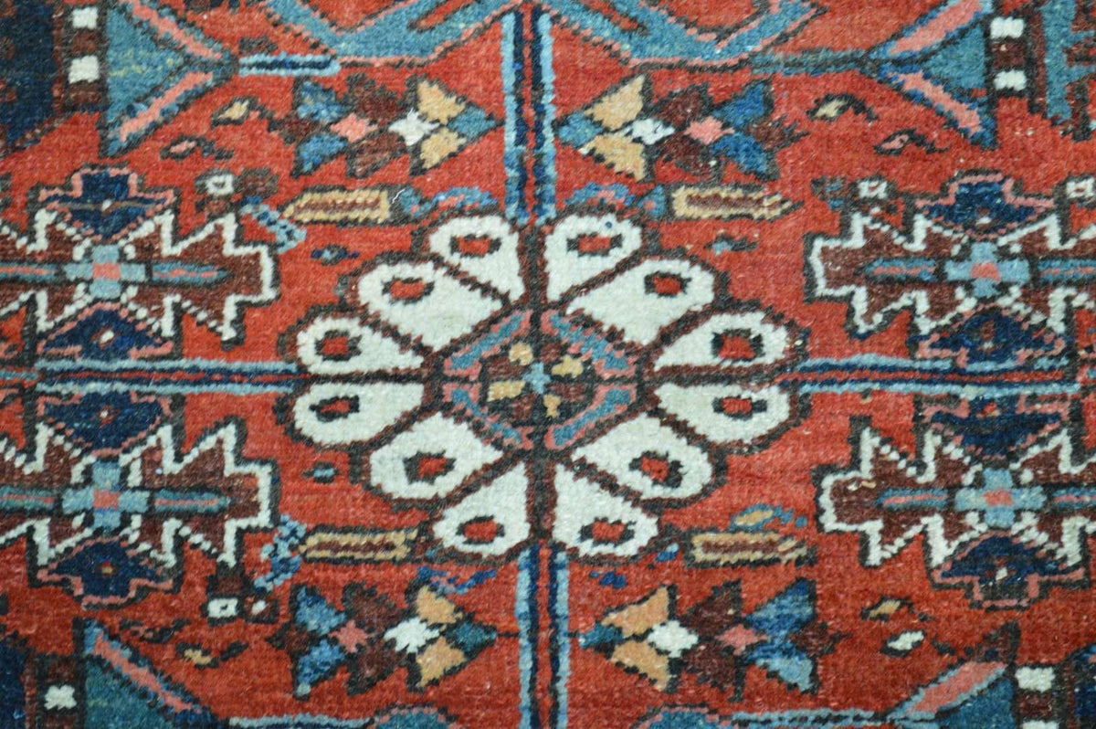 7' 8" x 10' 0" Persian Heriz Rug image 2