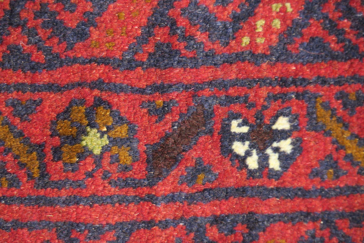2' 9" x 5' 6" Persian Baluch Rug image 10