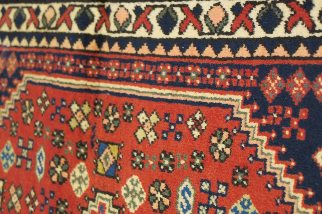 1' 9" x 3' 2" Persian Abadeh Rug image 8