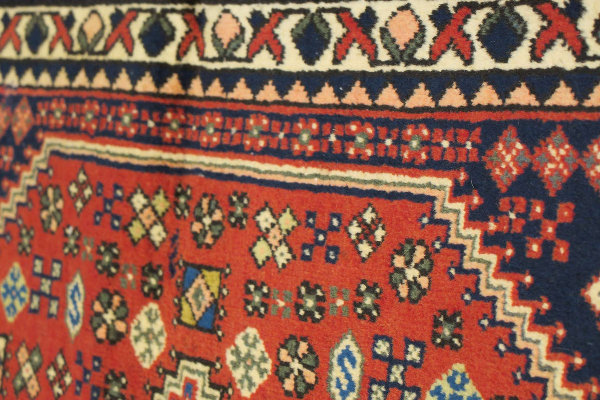 1' 9" x 3' 2" Persian Abadeh Rug image 8