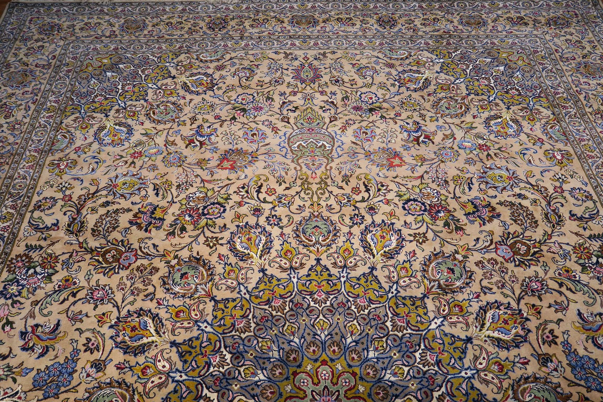 9' 8" x 13' 4" Persian Kashan Rug image 3