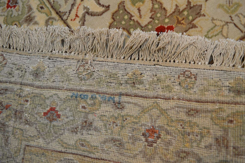 8' 1" x 9' 9" India Agra Rug image 7