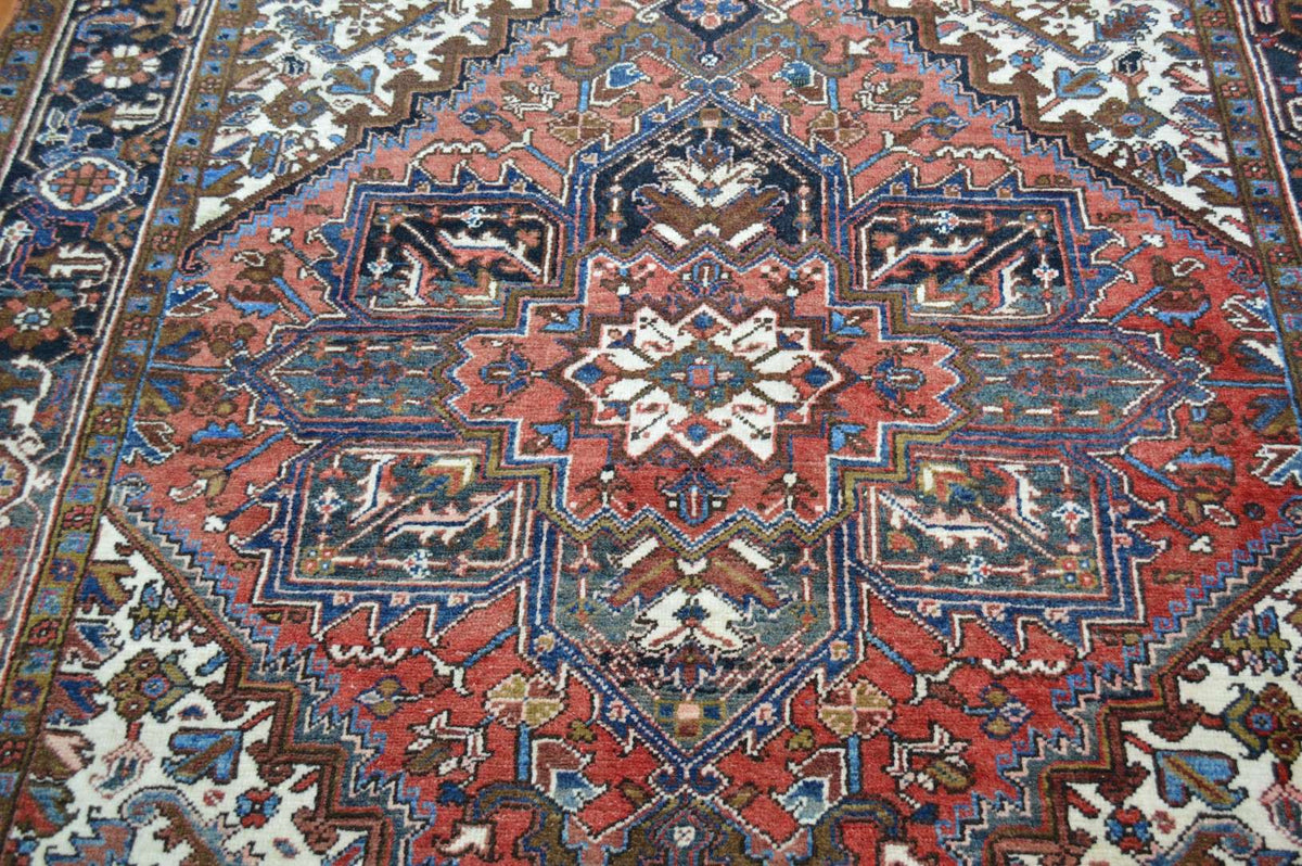 7' 0" x 8' 8" Persian Heriz Rug image 6