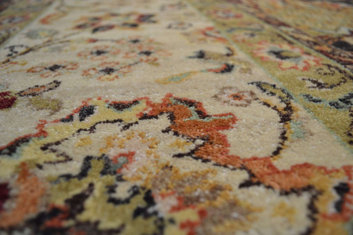 8' 0" x 10' 1" India Sultanabad Rug image 4