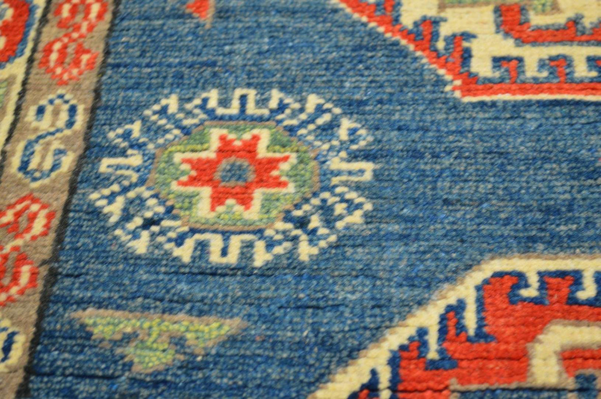 2' 8" x 6' 4" Pakistan Kazak Rug image 6