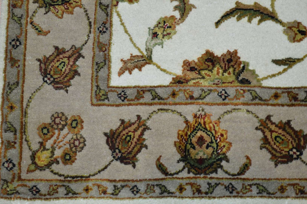 4' 1" x 6' 3" India Agra Rug image 7