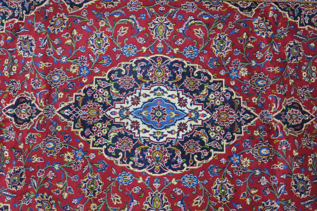 6' 5" x 9' 5" Persian Kashan Rug image 2