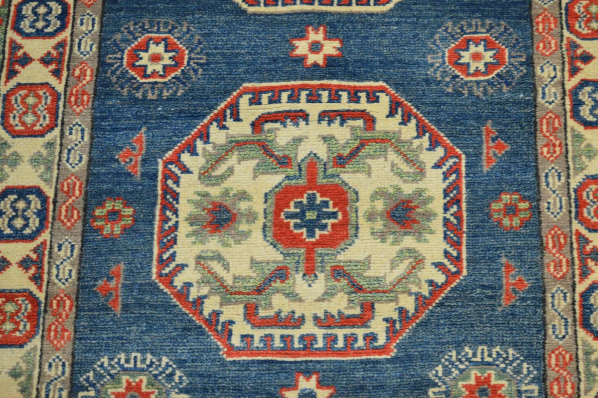 2' 8" x 6' 4" Pakistan Kazak Rug image 2