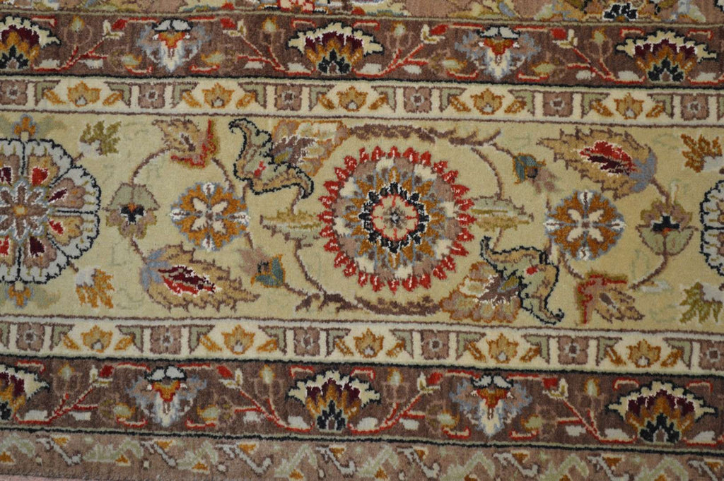 7' 8" x 9' 9" India Agra Rug image 2