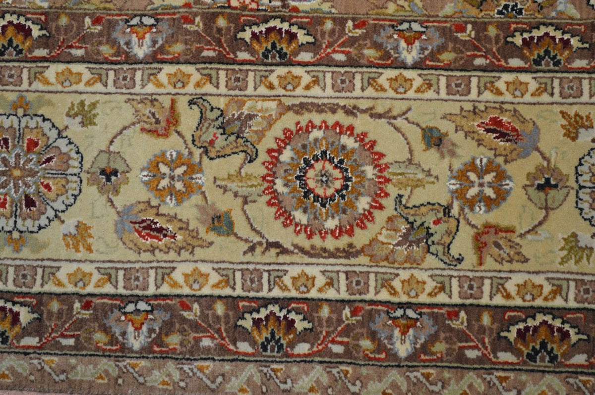7' 8" x 9' 9" India Agra Rug image 2