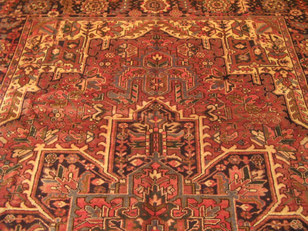 7' 9" x 11' 1" Persian Heriz Rug image 8