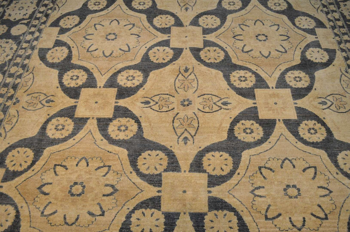 9' 10" x 13' 10" Pakistan Peshawar Rug image 5