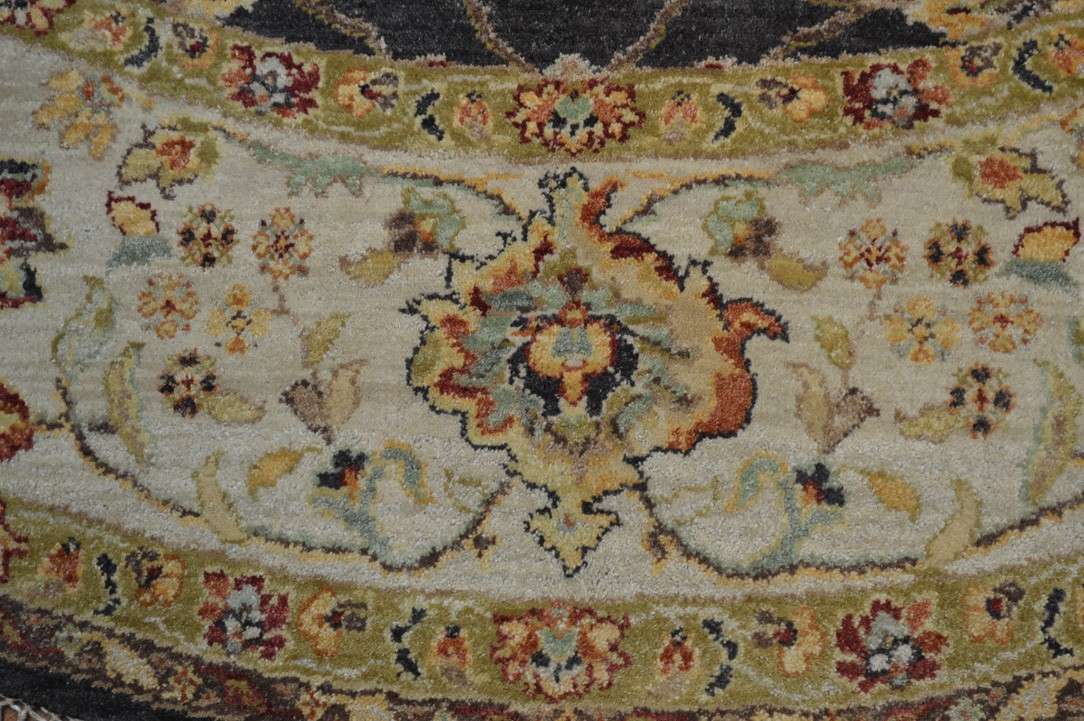 8' 0" x 8' 1" India Sultanabad Round Rug image 5