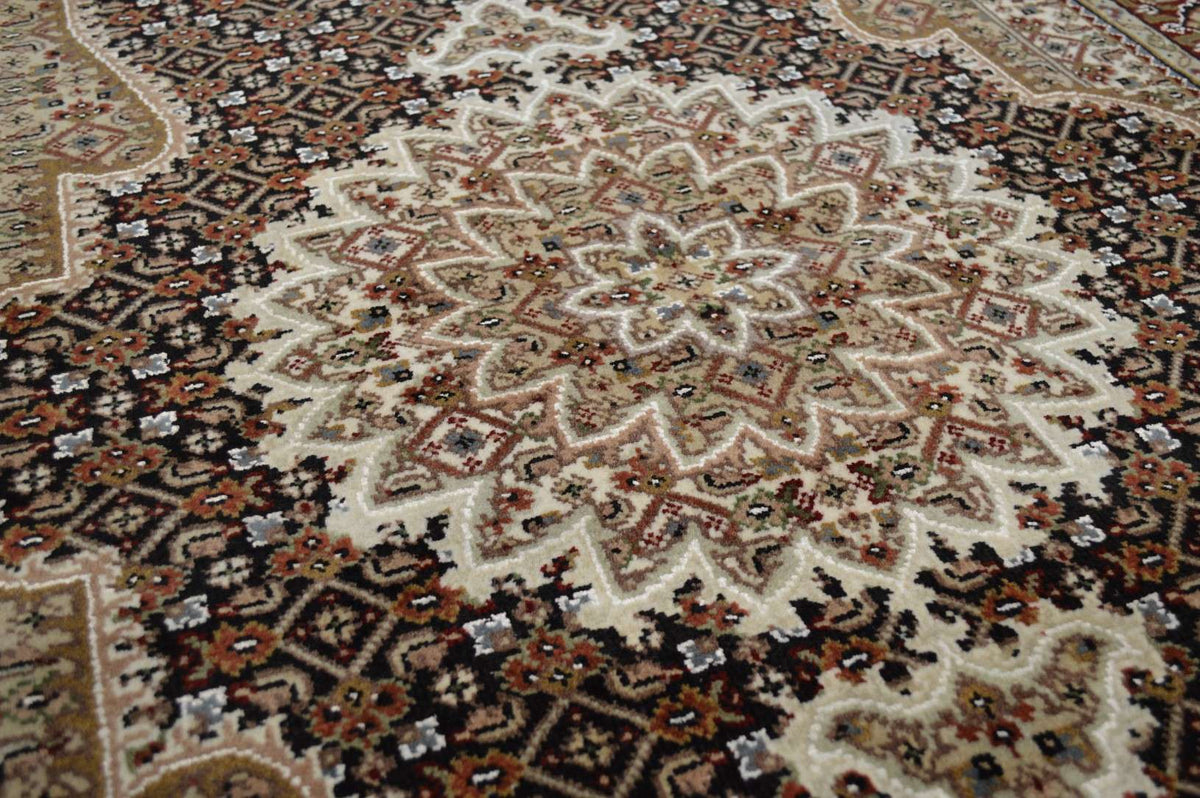 4' 2" x 6' 2" India Bijar Rug image 9
