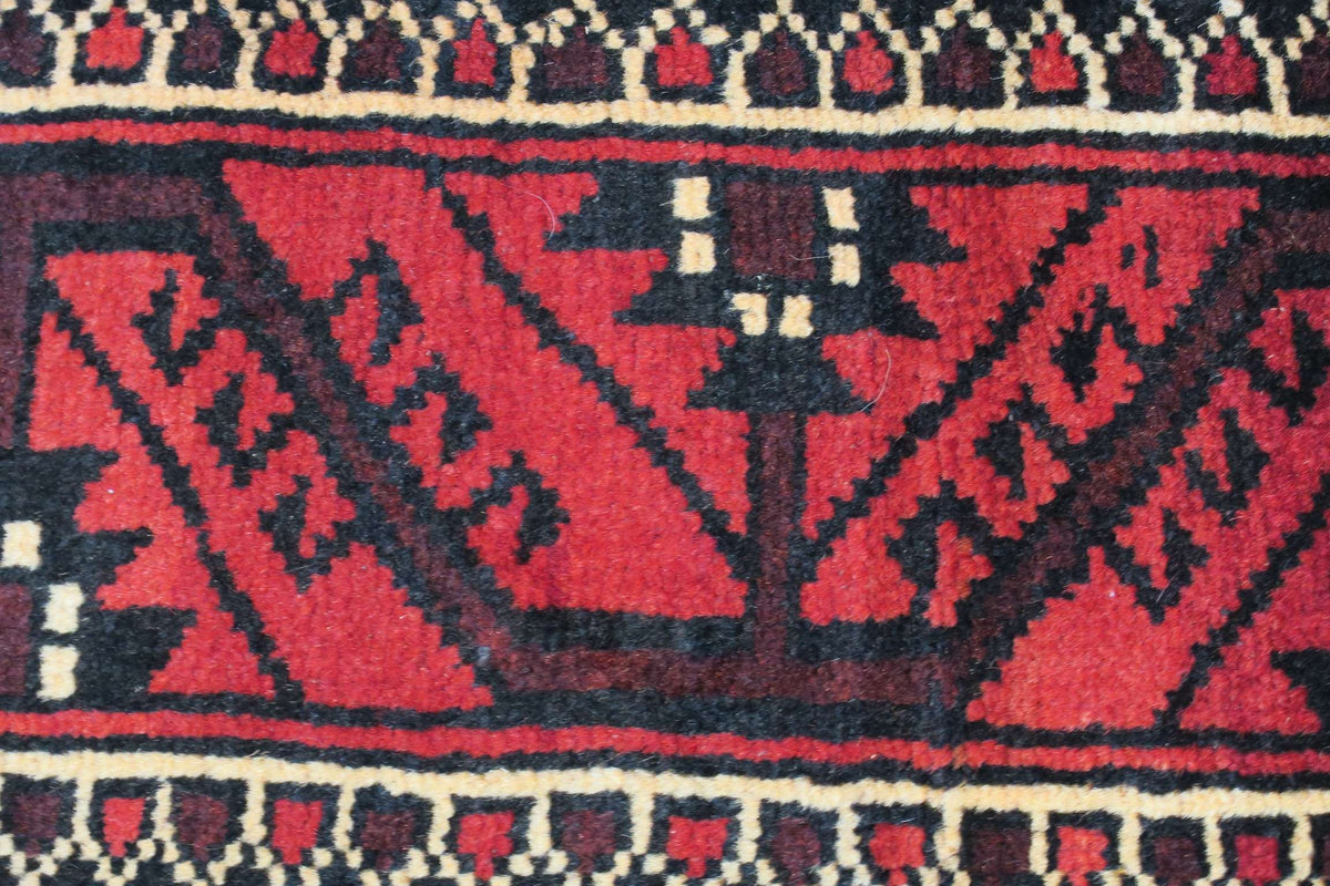 3'5'' x 7'0'' Persian Baluch Rug image 0
