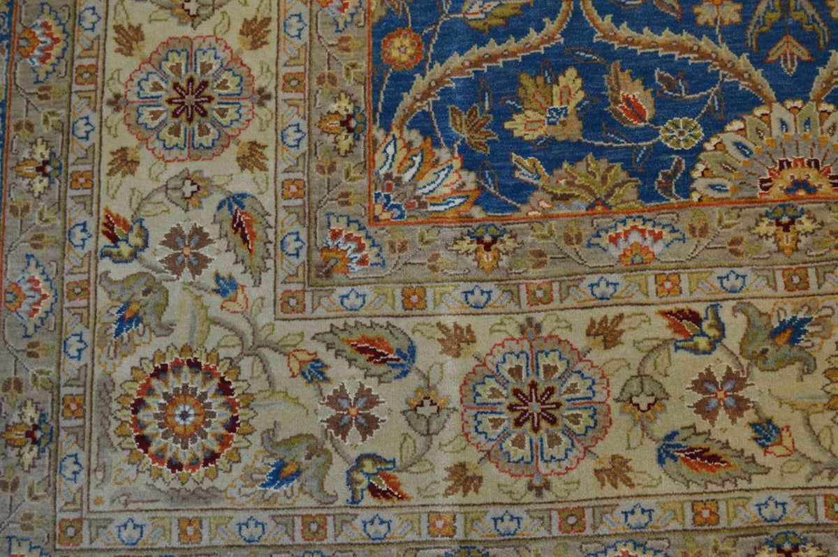 8' 1" x 10' 1" India Agra Rug image 5
