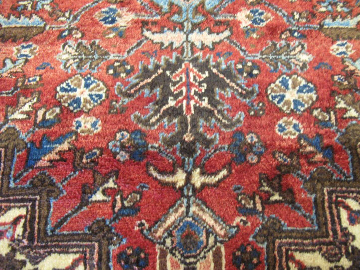 7' 9" x 10' 9" Persian Heriz Rug image 5