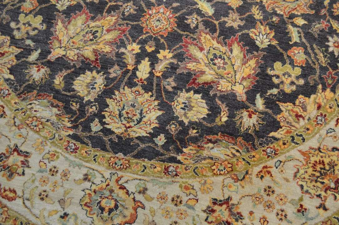 8' 0" x 8' 1" India Sultanabad Round Rug image 2