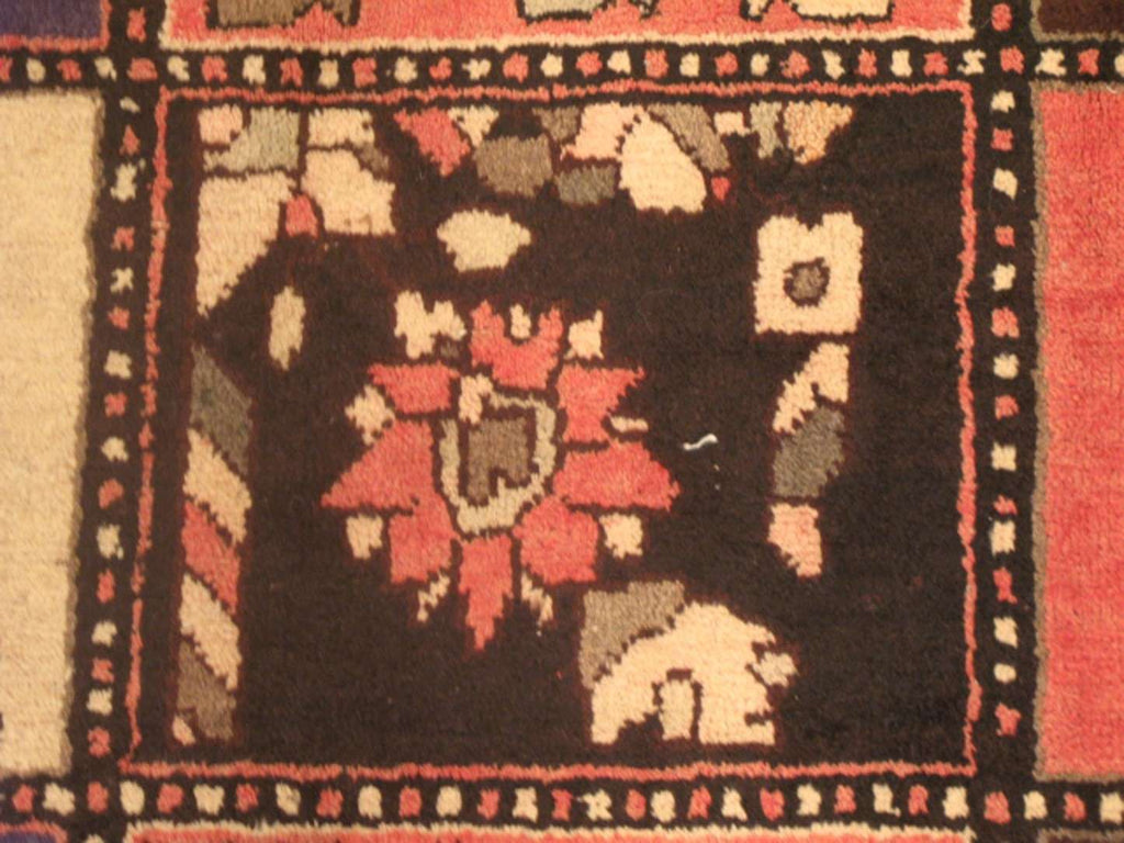 6' 9" x 9' 7" Persian Bakhtiari Rug image 2