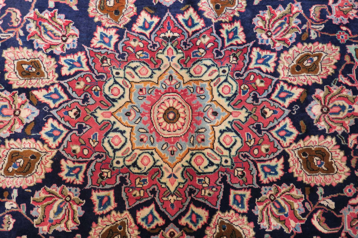7' 2" x 10' 8" Persian Sarouk Rug image 0