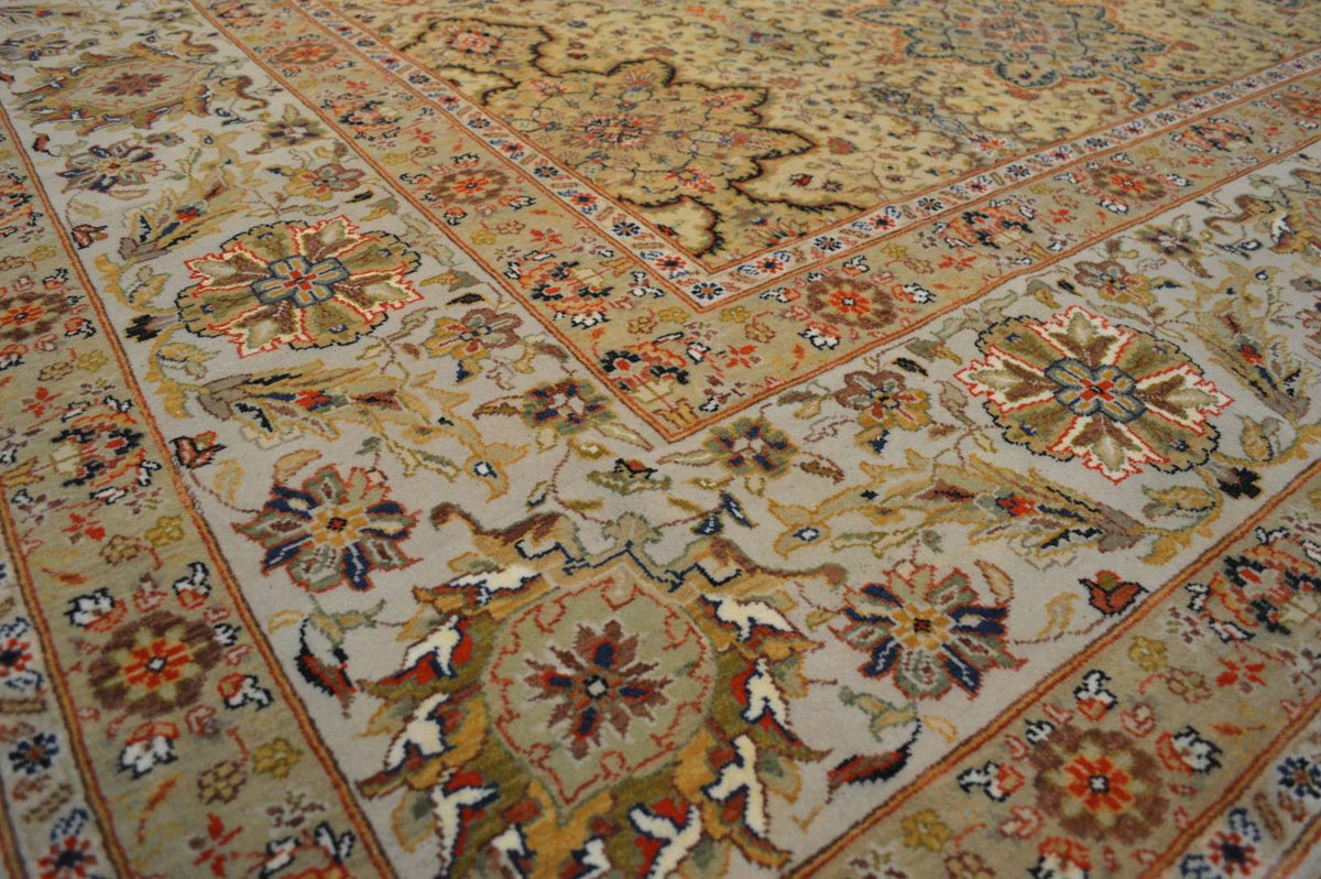 8' 9" x 11' 8" India Agra Rug image 2