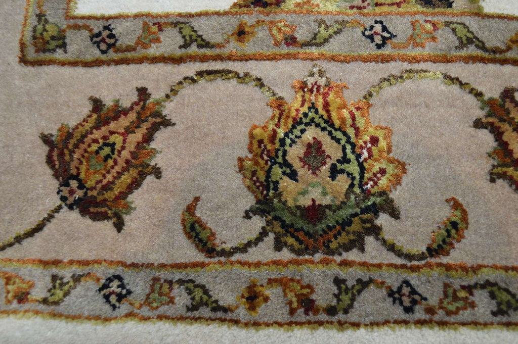 4' 1" x 6' 3" India Agra Rug image 3