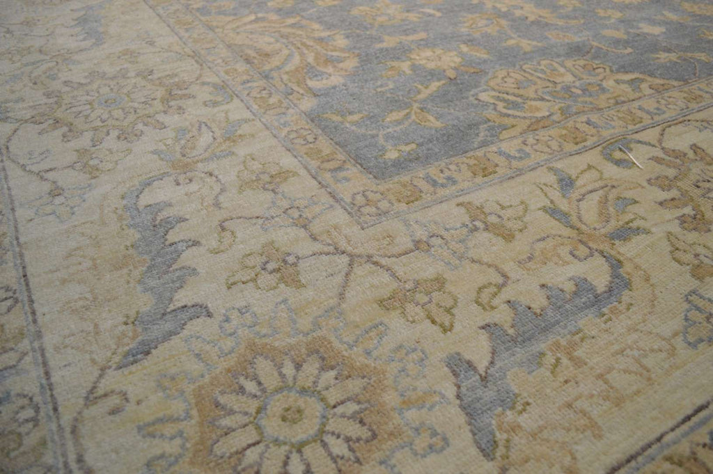 9' 8" x 13' 10" Pakistan Peshawar Rug image 5