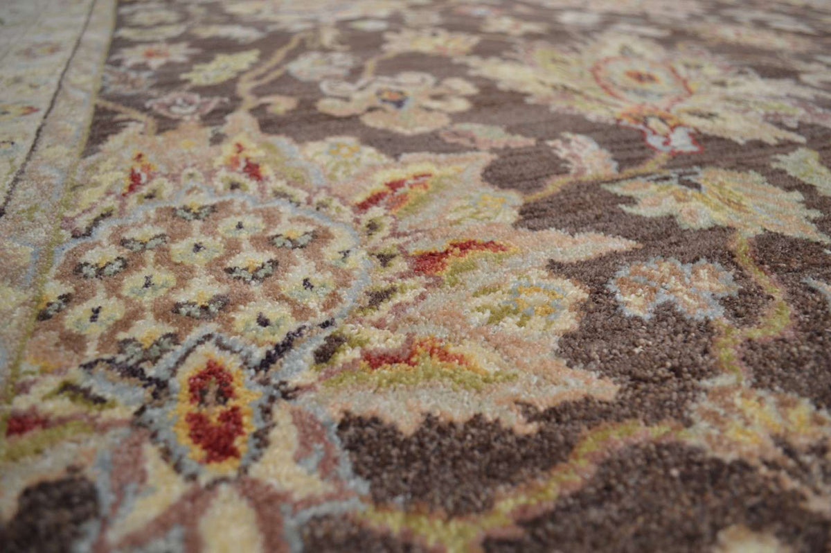 7' 6" x 8' 4" India Sultanabad Square Rug image 3