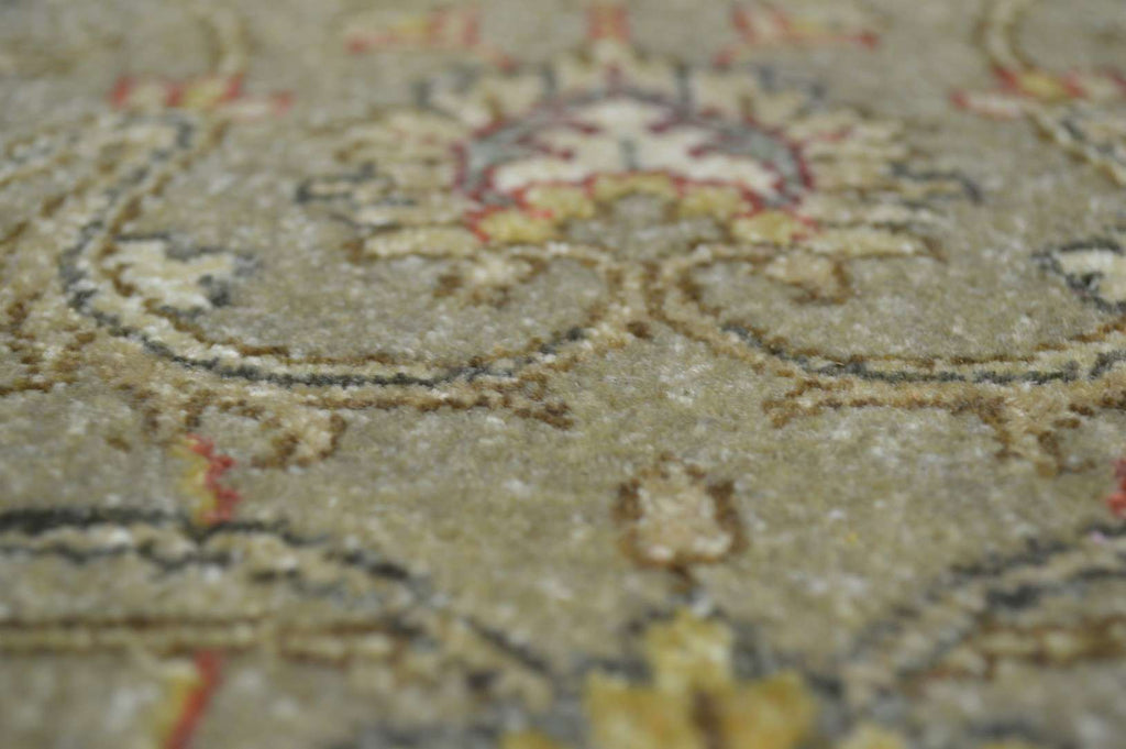 2' 0" x 3' 0" India Peshawar Rug image 3