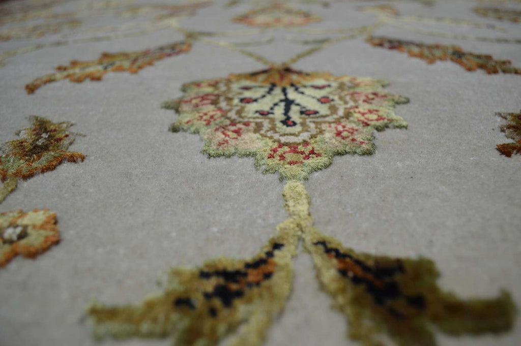 4' 1" x 6' 3" India Agra Rug image 8