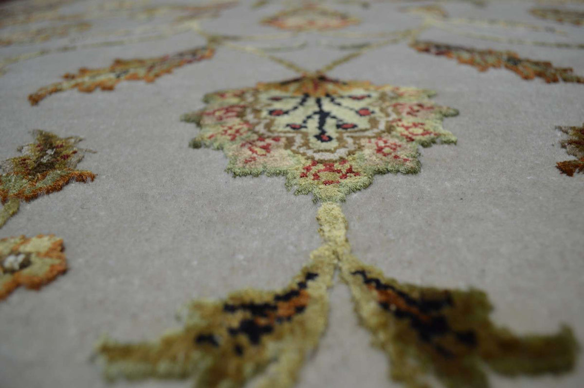 4' 1" x 6' 3" India Agra Rug image 8