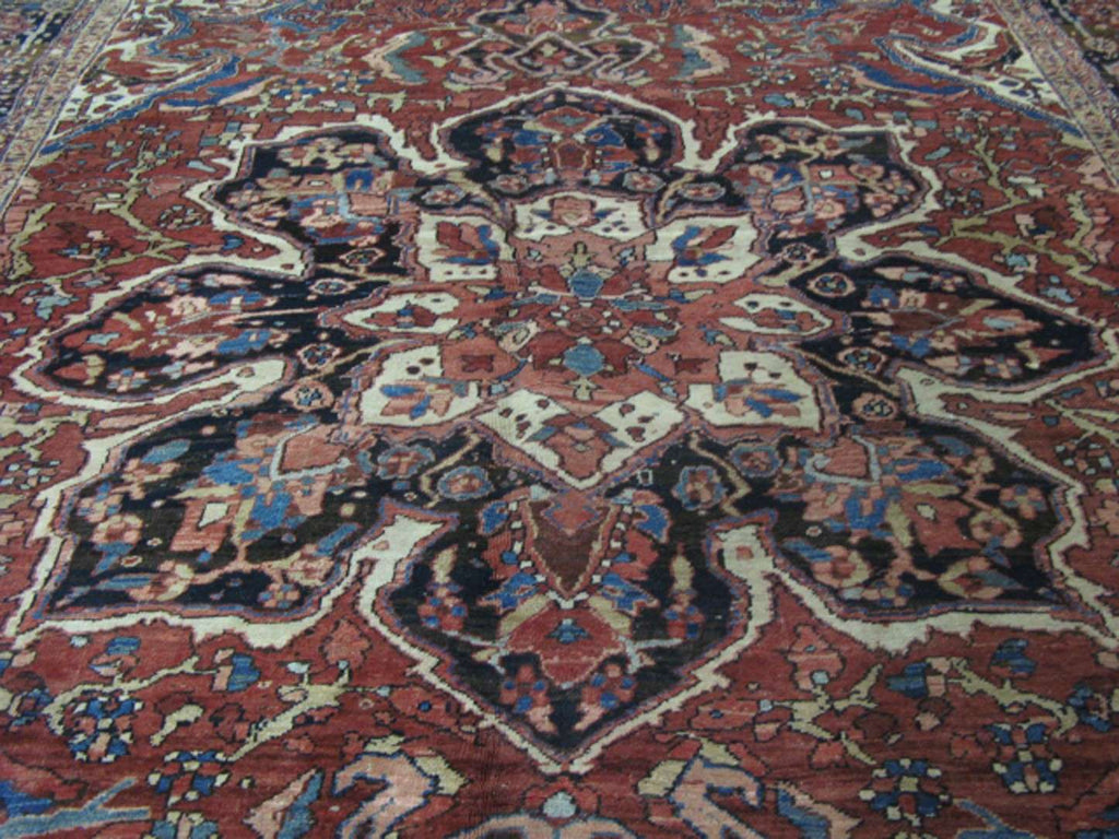 9' 9" x 13' 4" Persian Heriz Rug image 5