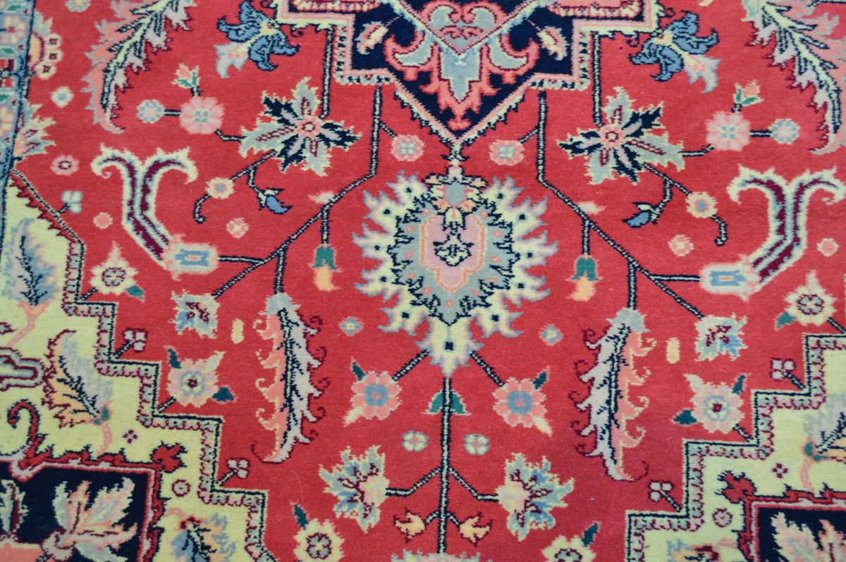 5' 5" x 8' 8" India Heriz Rug image 7