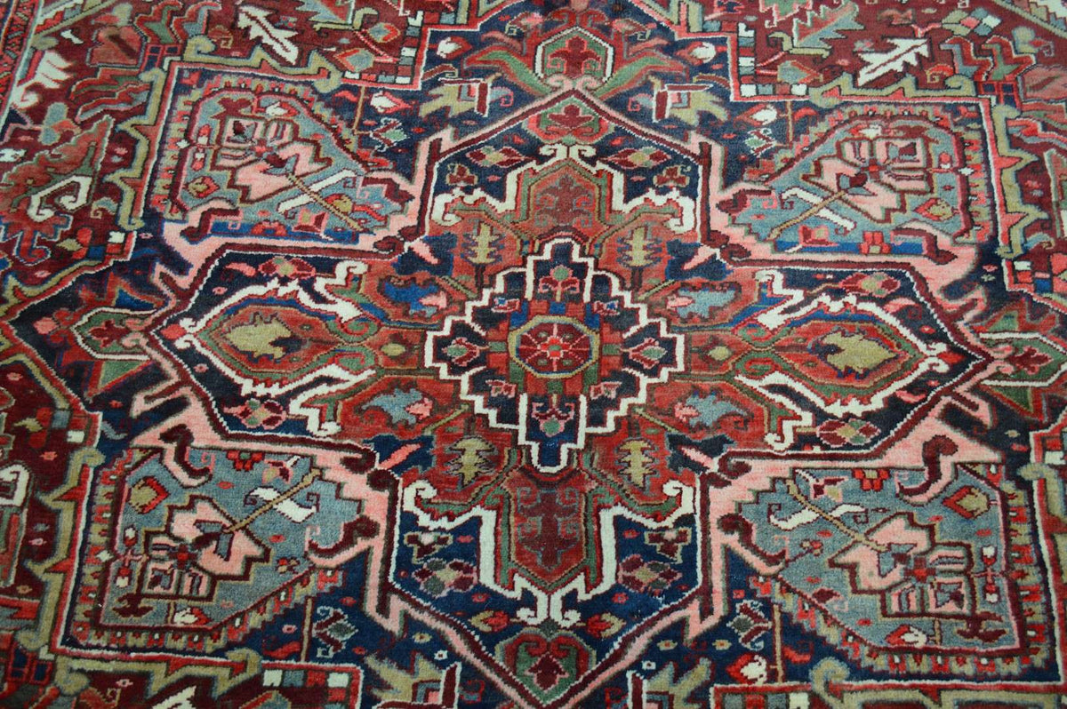 7' 9" x 11' 4" Persian Heriz Rug image 5