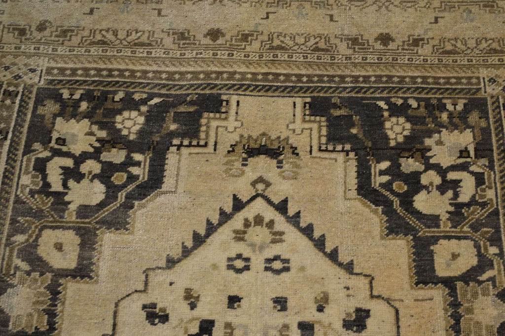 6' 0" x 9' 1" Turkish Oushak Rug image 8