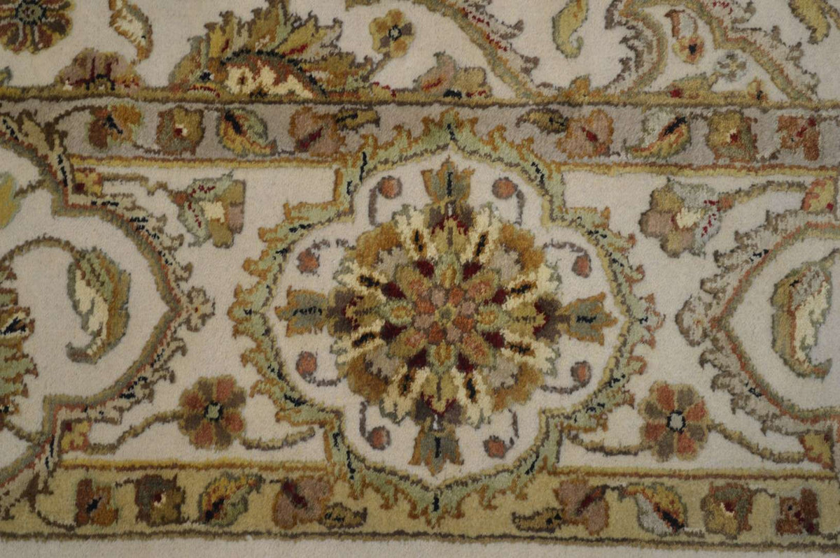 5' 5" x 8' 0" India Jaipur Rug image 5