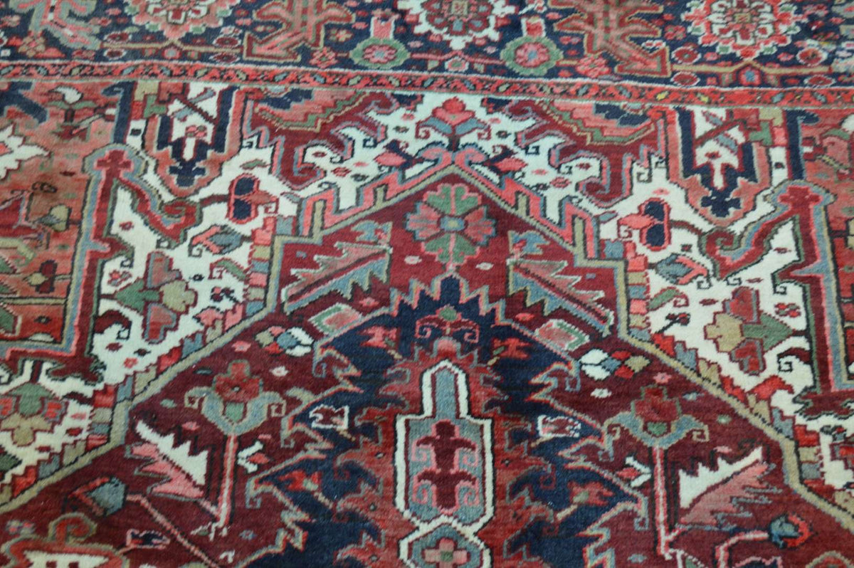 7' 9" x 11' 4" Persian Heriz Rug image 2