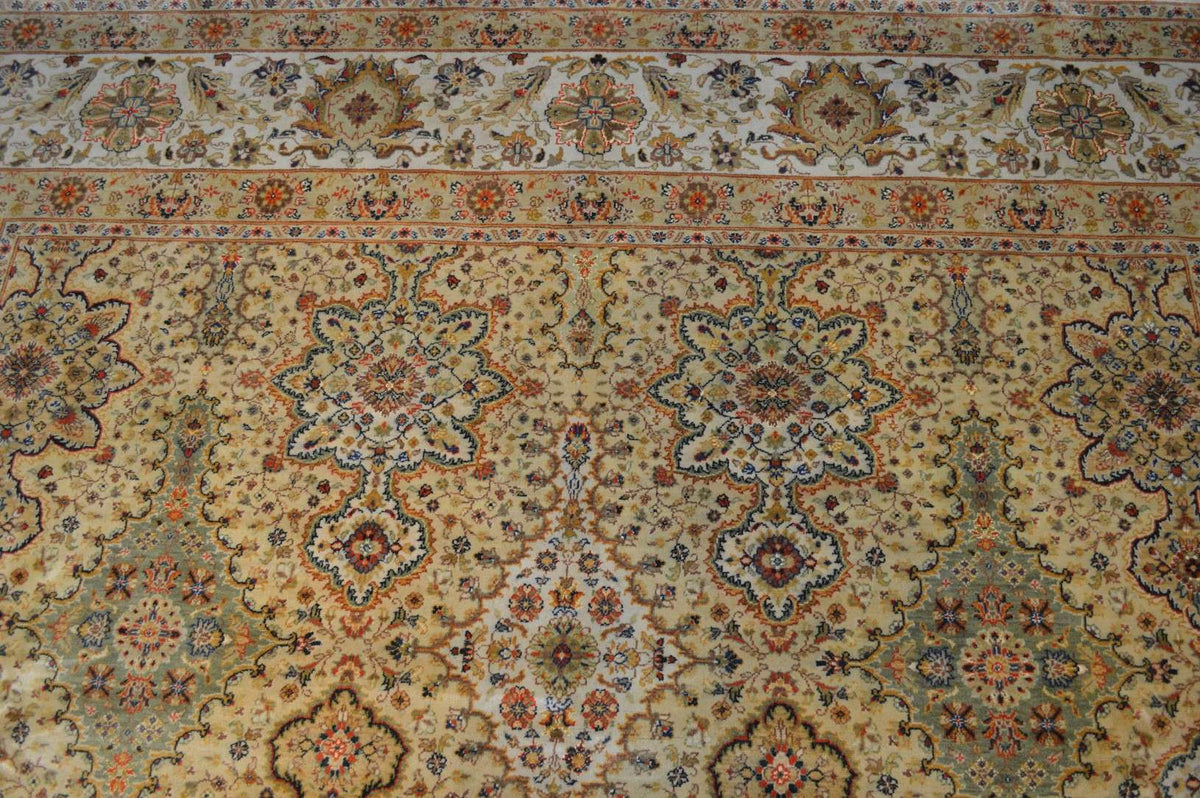 8' 9" x 11' 8" India Agra Rug image 3