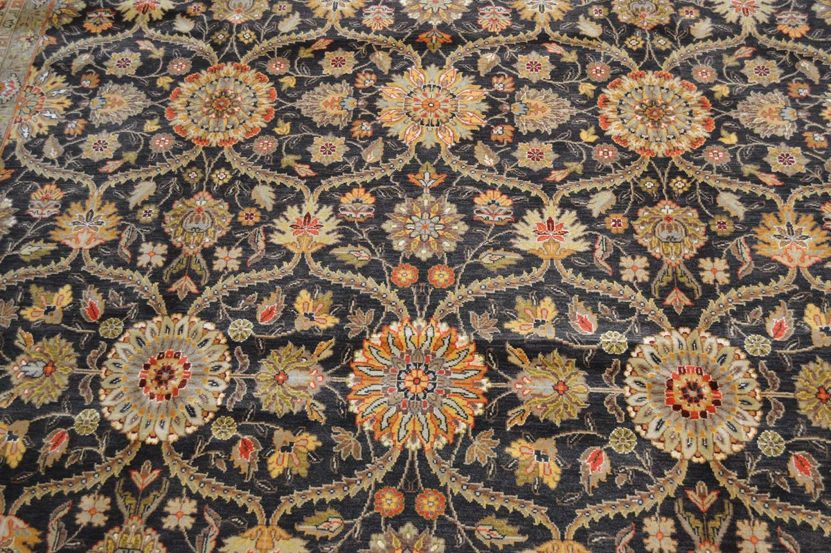 8' 0" x 9' 9" India Agra Rug image 5
