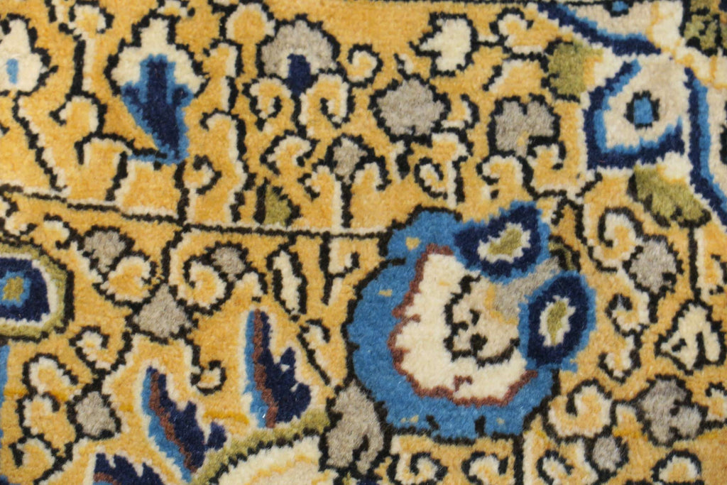 3' 5" x 5' 6" Persian Qoumsheh Rug image 2