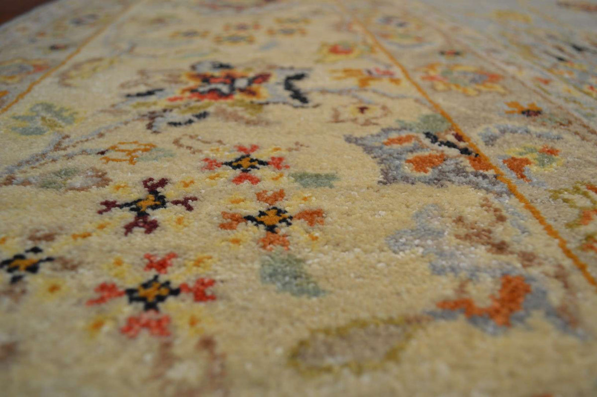 8' 0" x 10' 1" India Sultanabad Rug image 5