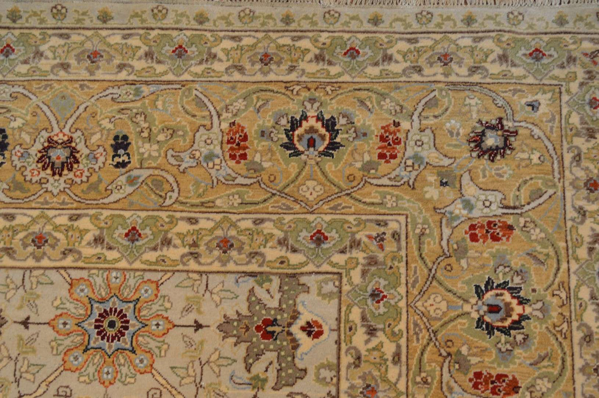 8' 1" x 9' 9" India Agra Rug image 5