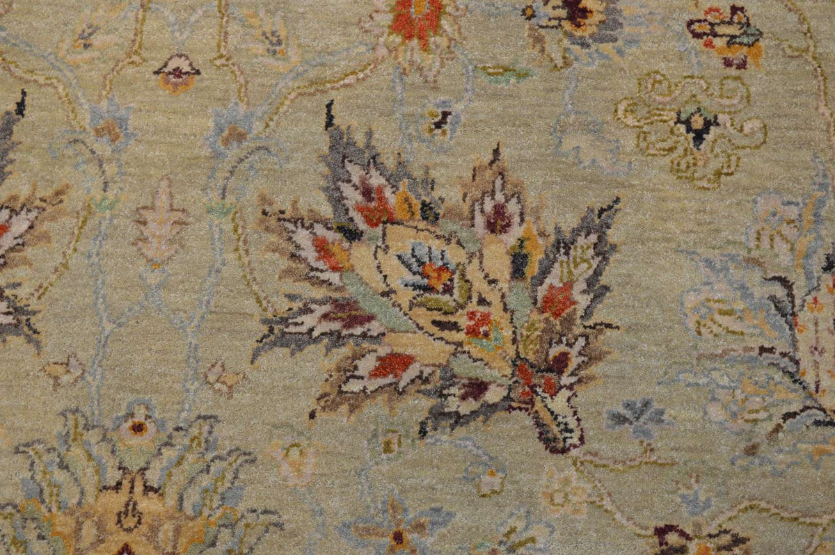 7' 8" x 10' 1" India Sultanabad Rug image 5