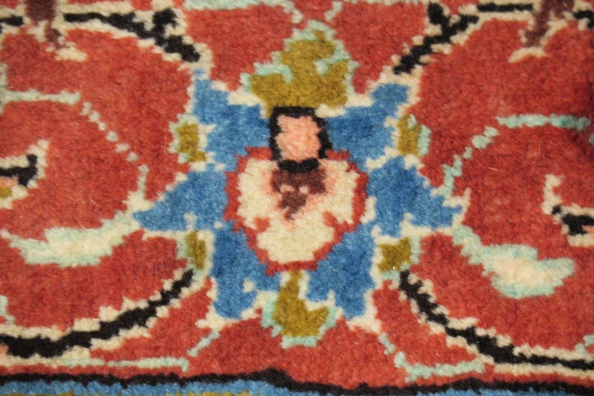 3' 7" x 5' 6" Persian Sarouk Rug image 6