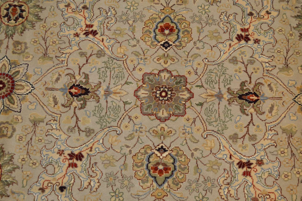 8' 1" x 10' 2" India Agra Rug image 9