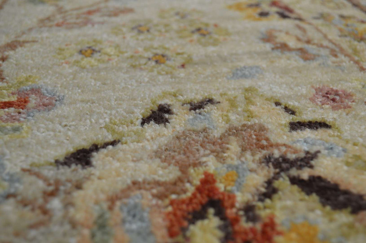 7' 8" x 9' 9" India Sultanabad Rug image 9