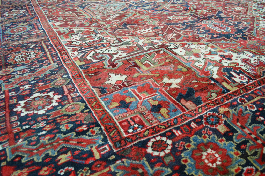 7' 9" x 11' 4" Persian Heriz Rug image 7