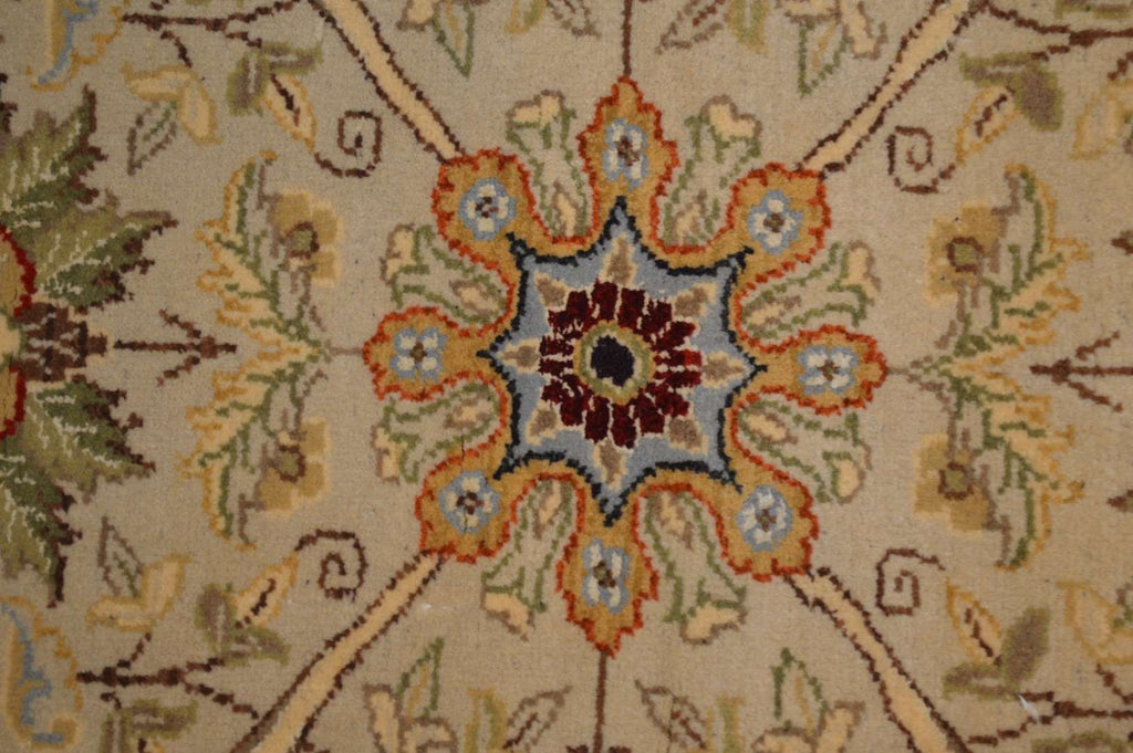 8' 1" x 9' 9" India Agra Rug image 8