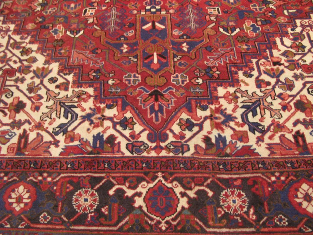 8' 0" x 11' 8" Persian Heriz Rug image 10